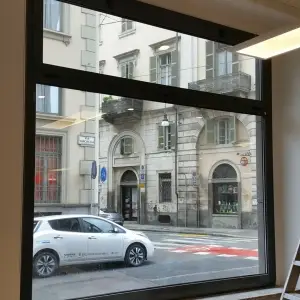 posa-e-vendita-pellicola-per-rivestimento-infissi