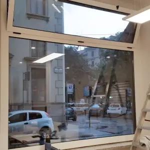 posa-e-vendita-pellicola-per-rivestimento-infissi-per-cambio-colore