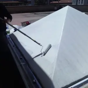 applicazione-vernice-termoriflettente-per-cpole-in-policarbonato