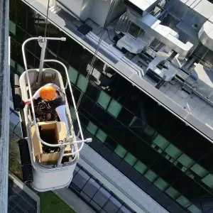 applicazione-pellicole-oscuranti-per-grandi-finestre