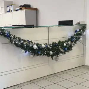 decorazione-natalizia-per-ingresso-uffici